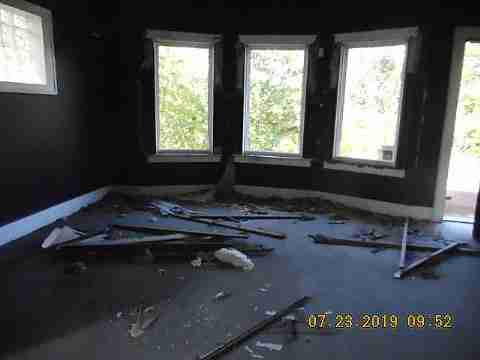 4400 St Clair (35)_m.jpg